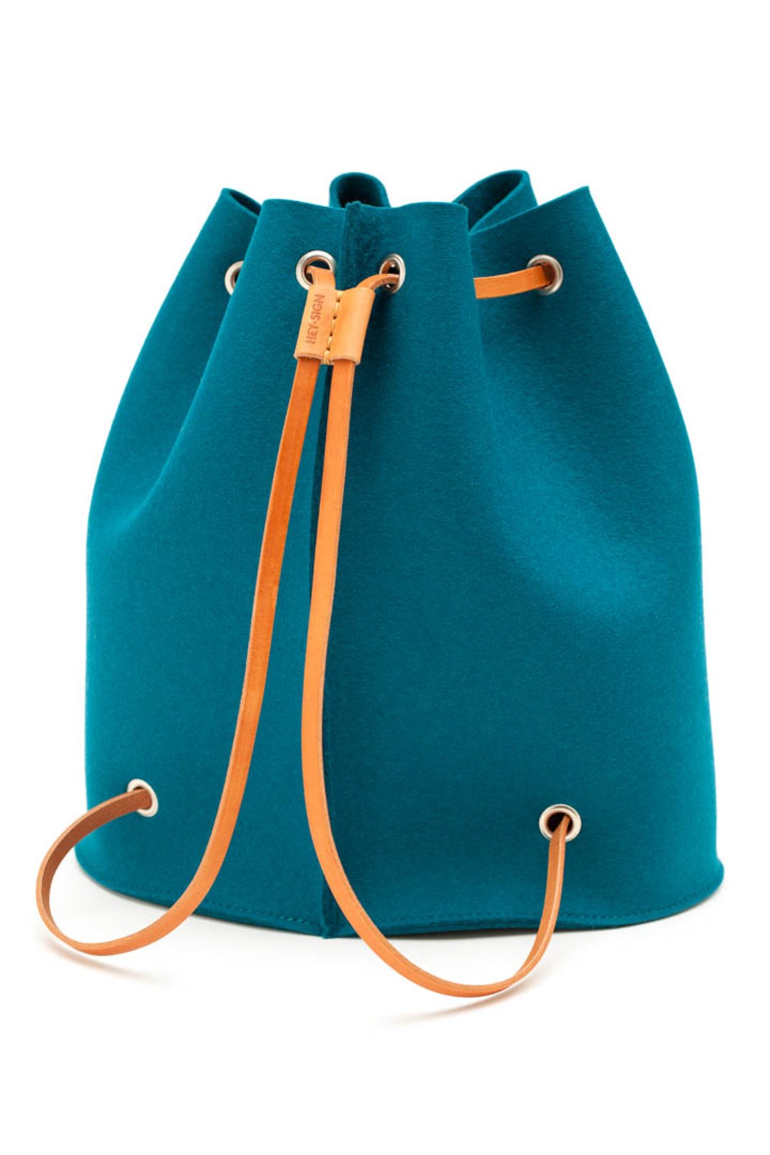 Tilda mit naturfarbenen Lederriemen